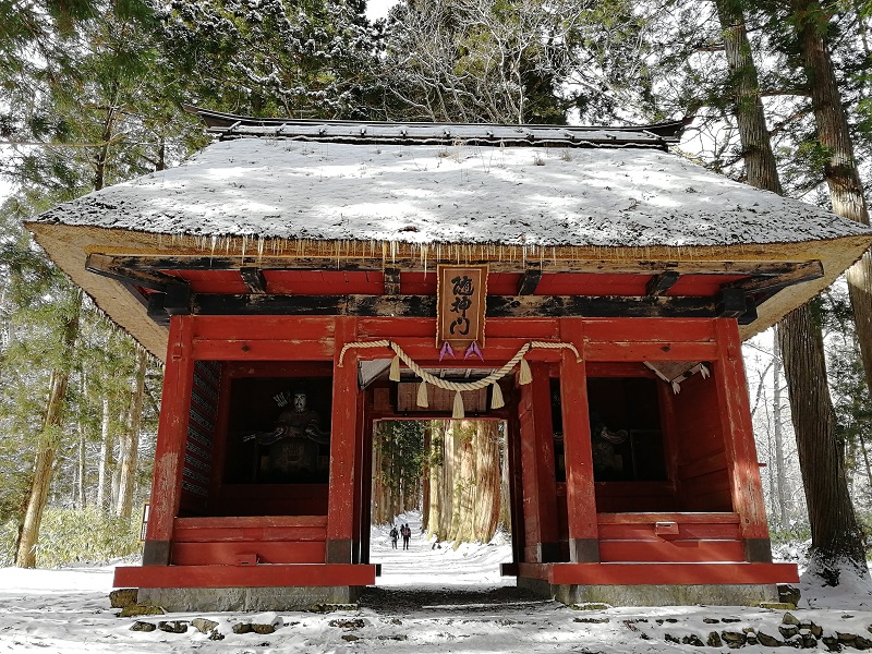 冬の戸隠神社 雪の中の五社巡り 服装やくつ選びは慎重に 戸隠観光なび